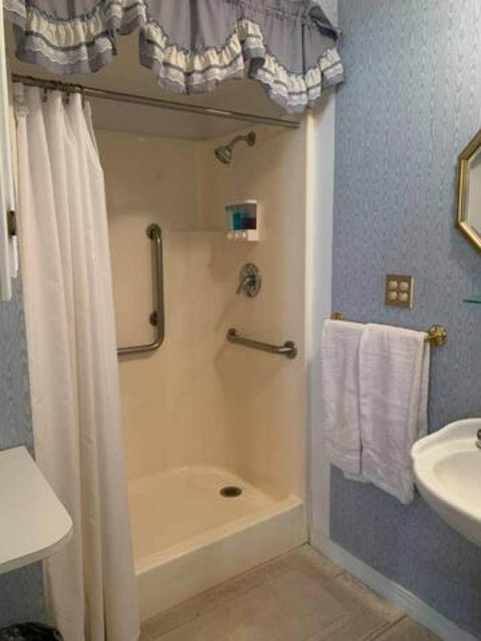 Dickey House Bed And Breakfast Marshfield Экстерьер фото