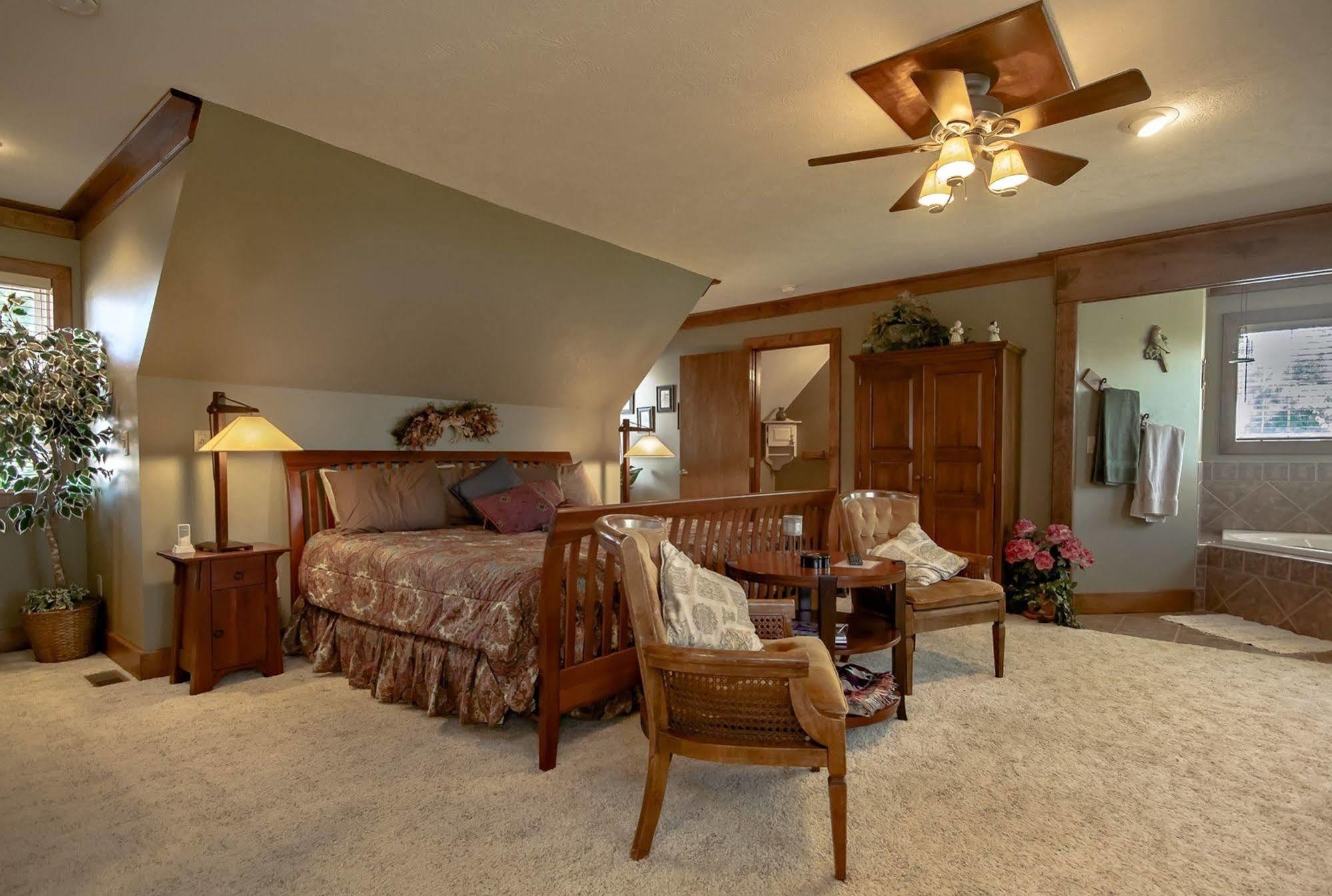 Dickey House Bed And Breakfast Marshfield Экстерьер фото