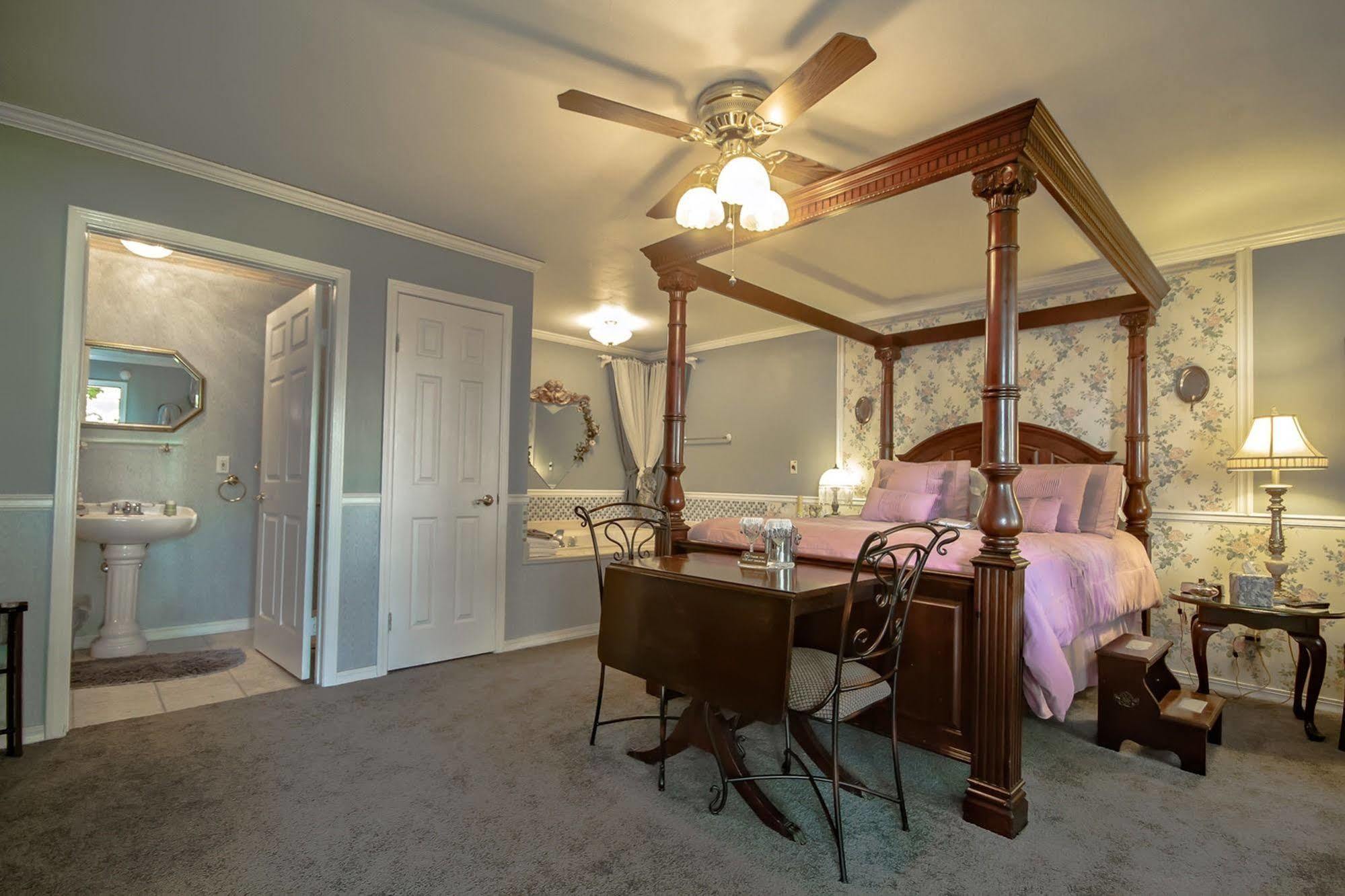 Dickey House Bed And Breakfast Marshfield Экстерьер фото
