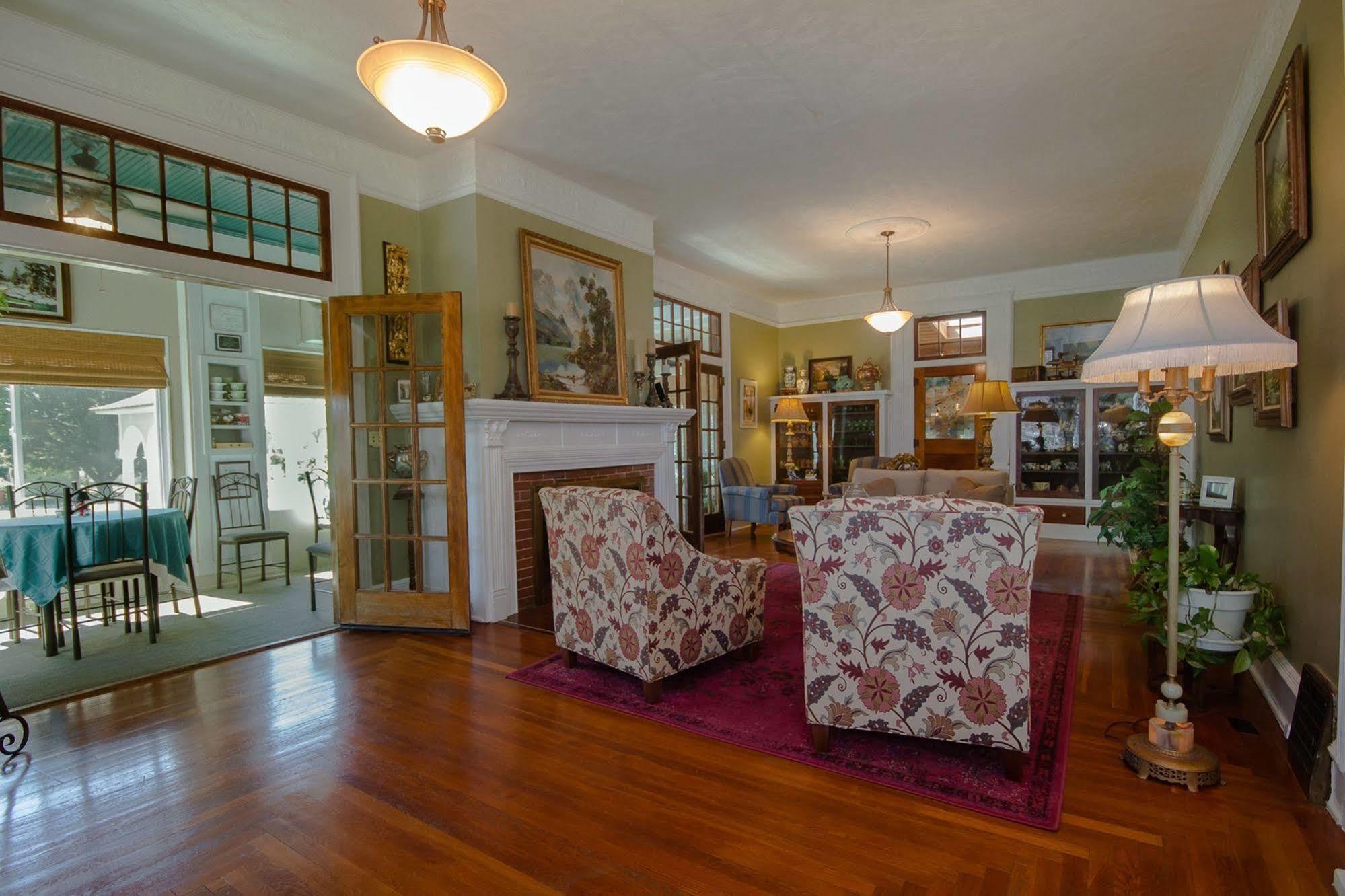 Dickey House Bed And Breakfast Marshfield Экстерьер фото