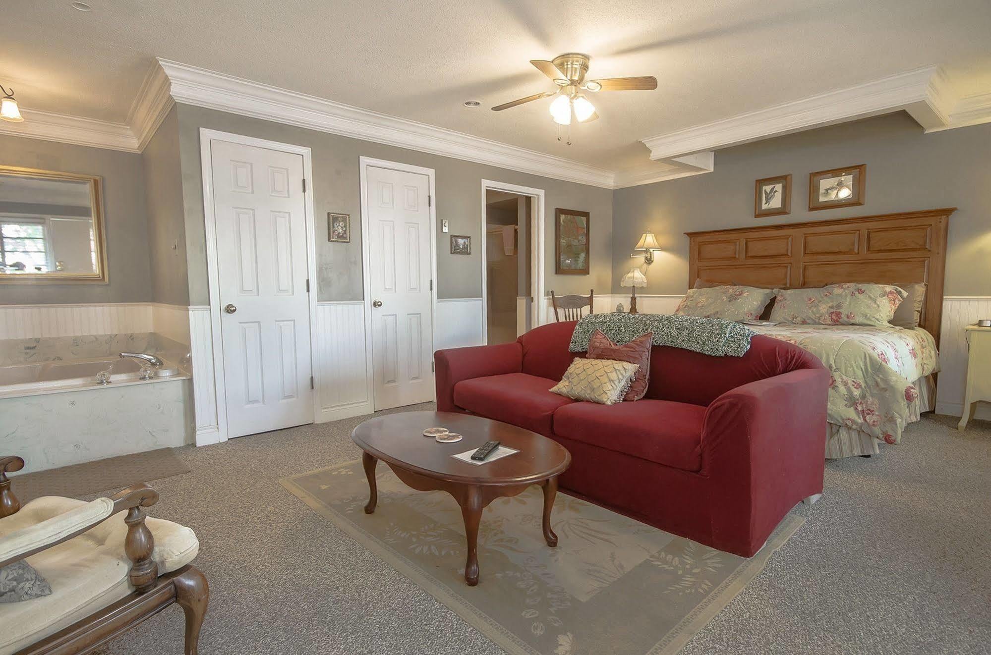 Dickey House Bed And Breakfast Marshfield Экстерьер фото