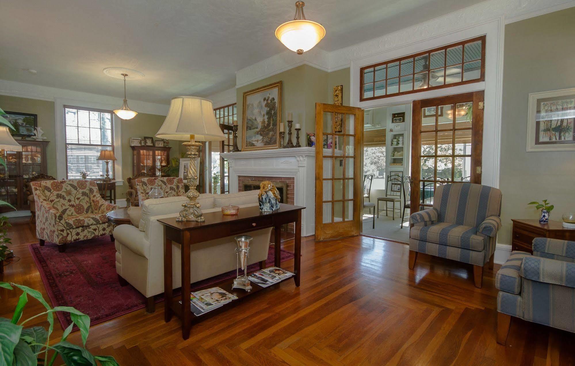 Dickey House Bed And Breakfast Marshfield Экстерьер фото
